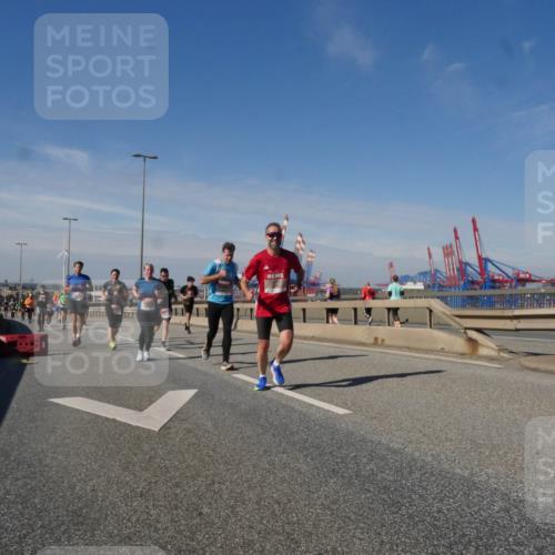 03.10.2025 - Köhlbrandbrückenlauf Matties Gatica Varas http://msf.ph/oto/8991894 03.10.2025 12:43:17 Position 2  meine-sportfotos.de