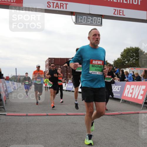 03.10.2025 - Köhlbrandbrückenlauf Yannick Fuchs http://msf.ph/oto/8991897 03.10.2025 16:03:07 Ziel 7016, 7098, 7125, 7231, 7265, 7290, 7300, 7721, 8994, 9294, 9569, 9570, 9657 meine-sportfotos.de