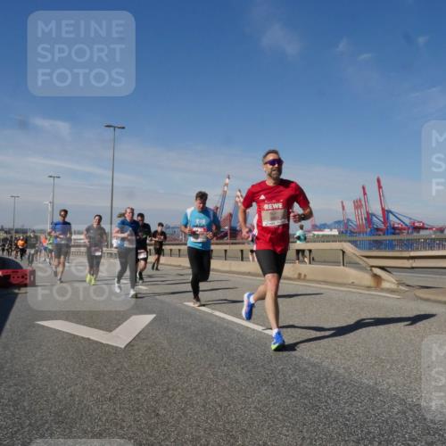 03.10.2025 - Köhlbrandbrückenlauf Matties Gatica Varas http://msf.ph/oto/8991899 03.10.2025 12:43:18 Position 2  meine-sportfotos.de