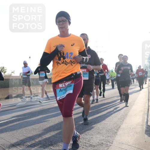 03.10.2025 - Köhlbrandbrückenlauf Luisa Fischer http://msf.ph/oto/8991900 03.10.2025 10:17:05 Position 3 1179, 42, 15 meine-sportfotos.de