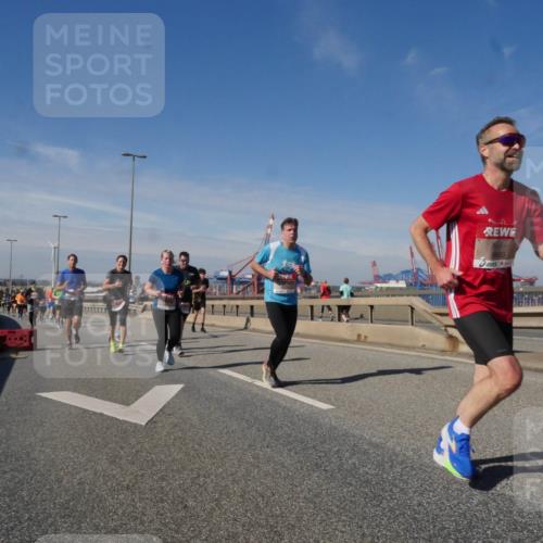 03.10.2025 - Köhlbrandbrückenlauf Matties Gatica Varas http://msf.ph/oto/8991901 03.10.2025 12:43:18 Position 2 124, 6850 meine-sportfotos.de