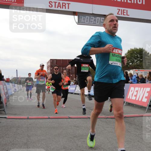 03.10.2025 - Köhlbrandbrückenlauf Yannick Fuchs http://msf.ph/oto/8991904 03.10.2025 16:03:07 Ziel 7016, 7098, 7125, 7231, 7265, 7290, 7300, 7721, 8994, 9294, 9569, 9570, 9657 meine-sportfotos.de