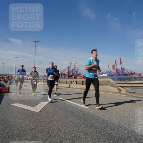 03.10.2025 - Köhlbrandbrückenlauf Matties Gatica Varas http://msf.ph/oto/8991907 03.10.2025 12:43:19 Position 2 118 meine-sportfotos.de