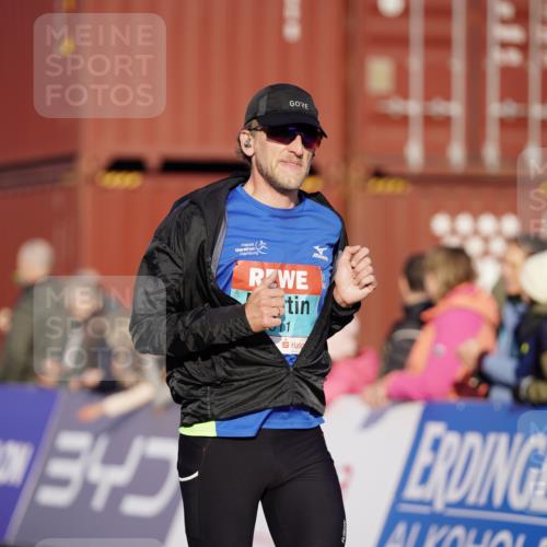 03.10.2025 - Köhlbrandbrückenlauf Michael Burmester http://msf.ph/oto/8991909 03.10.2025 09:50:41 Ziel 1011 meine-sportfotos.de
