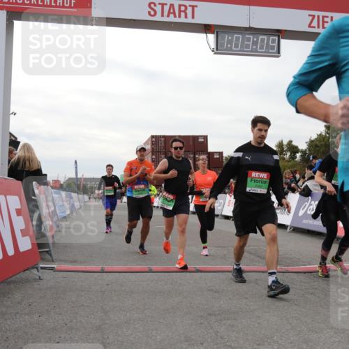 03.10.2025 - Köhlbrandbrückenlauf Yannick Fuchs http://msf.ph/oto/8991910 03.10.2025 16:03:07 Ziel 7016, 7098, 7125, 7231, 7265, 7290, 7300, 7721, 8994, 9294, 9569, 9570, 9657 meine-sportfotos.de
