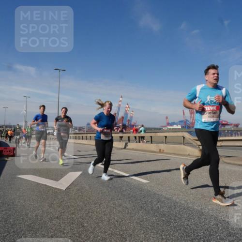 03.10.2025 - Köhlbrandbrückenlauf Matties Gatica Varas http://msf.ph/oto/8991911 03.10.2025 12:43:19 Position 2 6534, 118 meine-sportfotos.de
