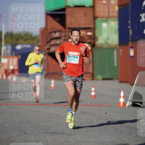 03.10.2025 - Köhlbrandbrückenlauf Michael Burmester http://msf.ph/oto/8991915 03.10.2025 09:50:45 Ziel 1011 meine-sportfotos.de