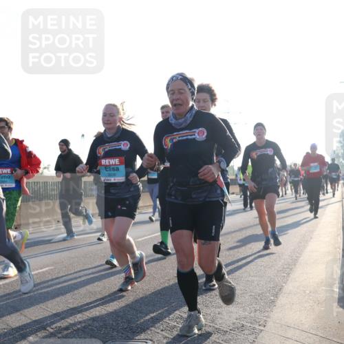 03.10.2025 - Köhlbrandbrückenlauf Luisa Fischer http://msf.ph/oto/8991922 03.10.2025 10:17:07 Position 3 3006 meine-sportfotos.de