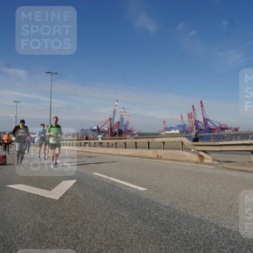 03.10.2025 - Köhlbrandbrückenlauf Matties Gatica Varas http://msf.ph/oto/8991937 03.10.2025 12:43:23 Position 2  meine-sportfotos.de