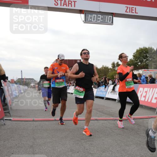 03.10.2025 - Köhlbrandbrückenlauf Yannick Fuchs http://msf.ph/oto/8991938 03.10.2025 16:03:08 Ziel 7016, 7098, 7125, 7231, 7265, 7290, 7300, 7721, 8994, 9294, 9569, 9570, 9657 meine-sportfotos.de