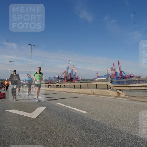 03.10.2025 - Köhlbrandbrückenlauf Matties Gatica Varas http://msf.ph/oto/8991944 03.10.2025 12:43:24 Position 2  meine-sportfotos.de