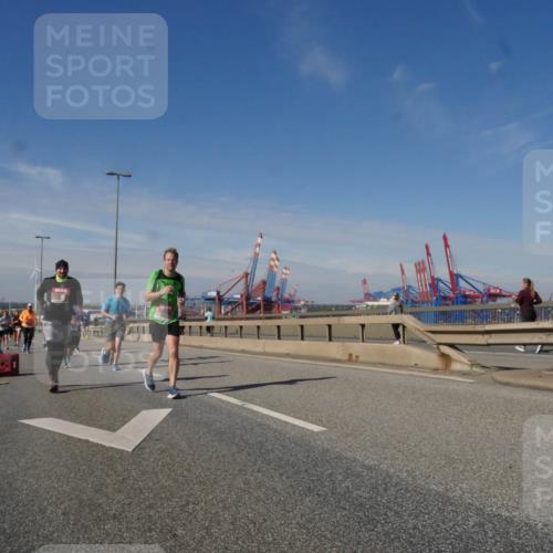 03.10.2025 - Köhlbrandbrückenlauf Matties Gatica Varas http://msf.ph/oto/8991949 03.10.2025 12:43:24 Position 2  meine-sportfotos.de