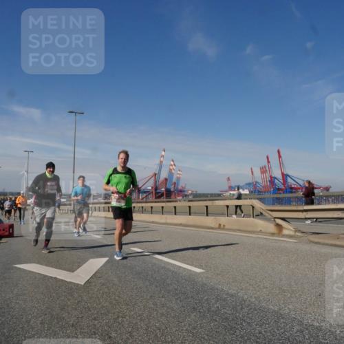 03.10.2025 - Köhlbrandbrückenlauf Matties Gatica Varas http://msf.ph/oto/8991953 03.10.2025 12:43:25 Position 2  meine-sportfotos.de