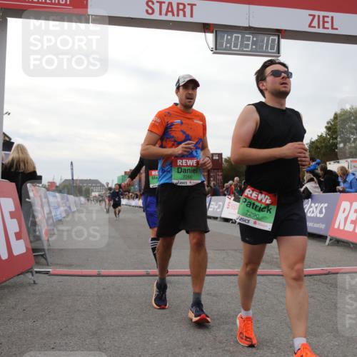 03.10.2025 - Köhlbrandbrückenlauf Yannick Fuchs http://msf.ph/oto/8991956 03.10.2025 16:03:08 Ziel 7016, 7098, 7125, 7231, 7265, 7290, 7300, 7721, 8994, 9294, 9569, 9570, 9657 meine-sportfotos.de