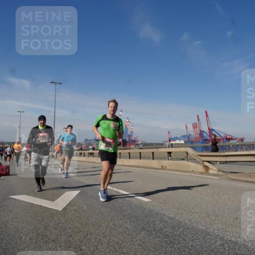 03.10.2025 - Köhlbrandbrückenlauf Matties Gatica Varas http://msf.ph/oto/8991957 03.10.2025 12:43:25 Position 2  meine-sportfotos.de