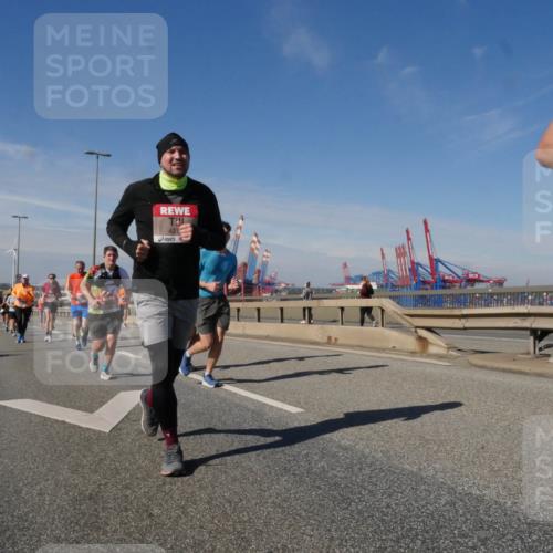 03.10.2025 - Köhlbrandbrückenlauf Matties Gatica Varas http://msf.ph/oto/8991970 03.10.2025 12:43:27 Position 2 431 meine-sportfotos.de