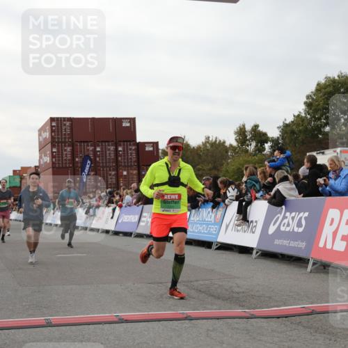 03.10.2025 - Köhlbrandbrückenlauf Yannick Fuchs http://msf.ph/oto/8991976 03.10.2025 16:03:11 Ziel 7016, 7098, 7231, 7265, 7290, 7300, 7721, 8994, 9657 meine-sportfotos.de