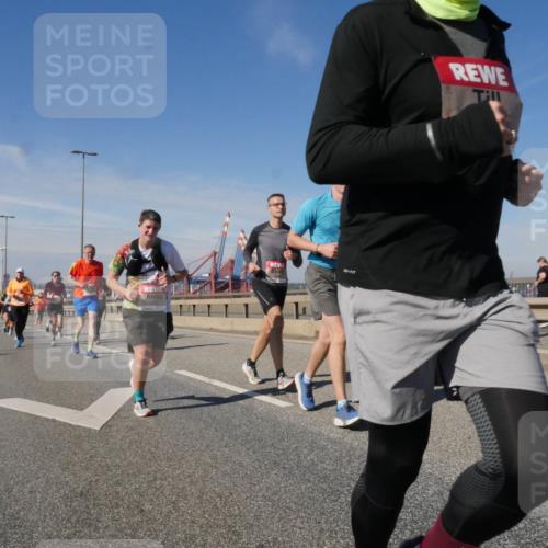 03.10.2025 - Köhlbrandbrückenlauf Matties Gatica Varas http://msf.ph/oto/8991978 03.10.2025 12:43:28 Position 2  meine-sportfotos.de
