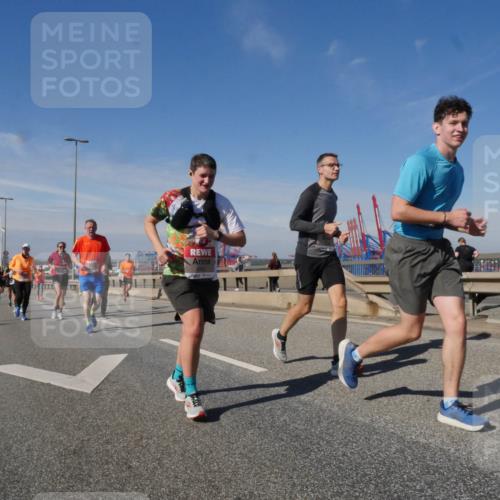 03.10.2025 - Köhlbrandbrückenlauf Matties Gatica Varas http://msf.ph/oto/8991980 03.10.2025 12:43:28 Position 2 111 meine-sportfotos.de