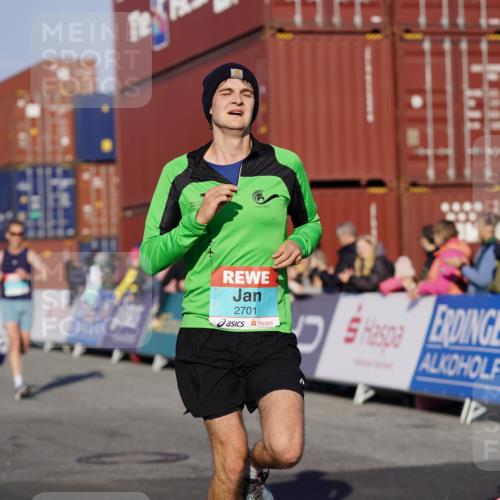 03.10.2025 - Köhlbrandbrückenlauf Michael Burmester http://msf.ph/oto/8991981 03.10.2025 09:50:53 Ziel 1007, 1017, 1044, 2701 meine-sportfotos.de