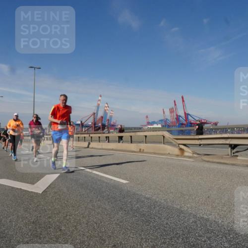 03.10.2025 - Köhlbrandbrückenlauf Matties Gatica Varas http://msf.ph/oto/8991989 03.10.2025 12:43:29 Position 2  meine-sportfotos.de