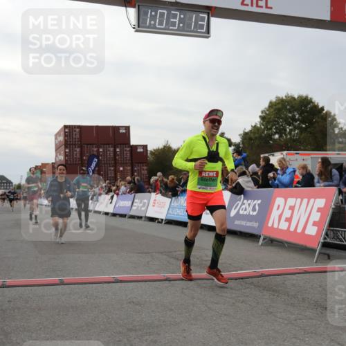 03.10.2025 - Köhlbrandbrückenlauf Yannick Fuchs http://msf.ph/oto/8991996 03.10.2025 16:03:11 Ziel 7016, 7098, 7231, 7265, 7290, 7300, 7721, 8994, 9657 meine-sportfotos.de