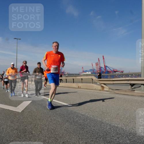 03.10.2025 - Köhlbrandbrückenlauf Matties Gatica Varas http://msf.ph/oto/8991998 03.10.2025 12:43:30 Position 2 18 meine-sportfotos.de