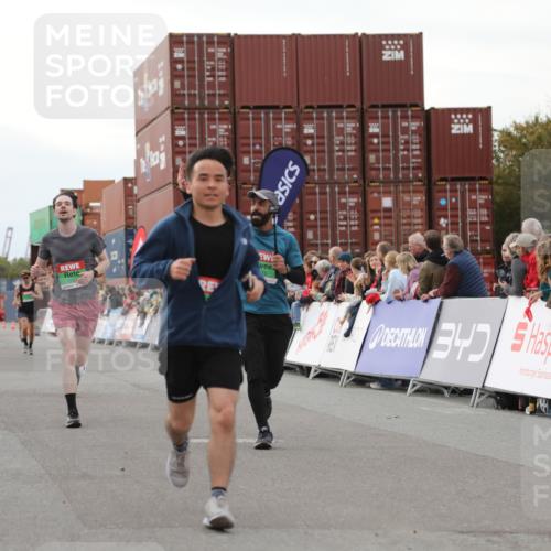 03.10.2025 - Köhlbrandbrückenlauf Yannick Fuchs http://msf.ph/oto/8992002 03.10.2025 16:03:12 Ziel 7016, 7098, 7231, 7300, 7721, 9305, 9657 meine-sportfotos.de