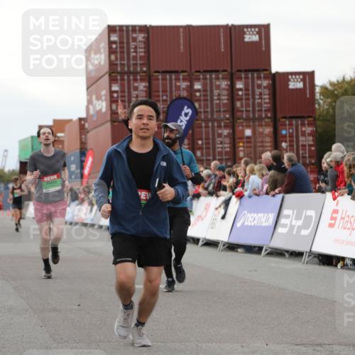 03.10.2025 - Köhlbrandbrückenlauf Yannick Fuchs http://msf.ph/oto/8992007 03.10.2025 16:03:12 Ziel 7016, 7098, 7231, 7300, 7721, 9305, 9657 meine-sportfotos.de