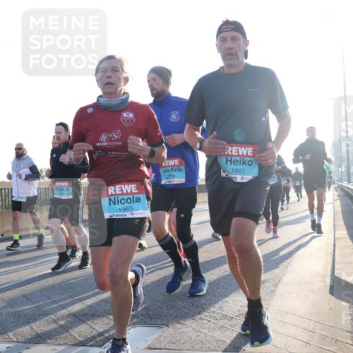 03.10.2025 - Köhlbrandbrückenlauf Luisa Fischer http://msf.ph/oto/8992011 03.10.2025 10:17:16 Position 3 1363, 2029, 1501 meine-sportfotos.de
