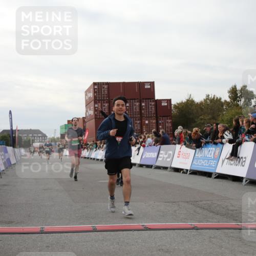 03.10.2025 - Köhlbrandbrückenlauf Yannick Fuchs http://msf.ph/oto/8992013 03.10.2025 16:03:12 Ziel 7016, 7098, 7231, 7300, 7721, 9305, 9657 meine-sportfotos.de