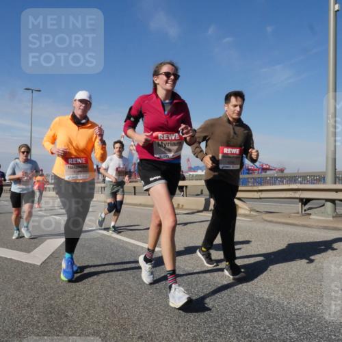 03.10.2025 - Köhlbrandbrückenlauf Matties Gatica Varas http://msf.ph/oto/8992014 03.10.2025 12:43:32 Position 2 111, 4479, 6308, 4266, 118 meine-sportfotos.de