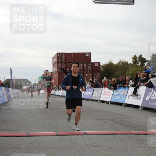 03.10.2025 - Köhlbrandbrückenlauf Yannick Fuchs http://msf.ph/oto/8992020 03.10.2025 16:03:12 Ziel 7016, 7098, 7231, 7300, 7721, 9305, 9657 meine-sportfotos.de