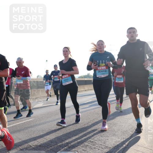 03.10.2025 - Köhlbrandbrückenlauf Luisa Fischer http://msf.ph/oto/8992025 03.10.2025 10:17:17 Position 3 3724, 2025, 1460, 2084 meine-sportfotos.de