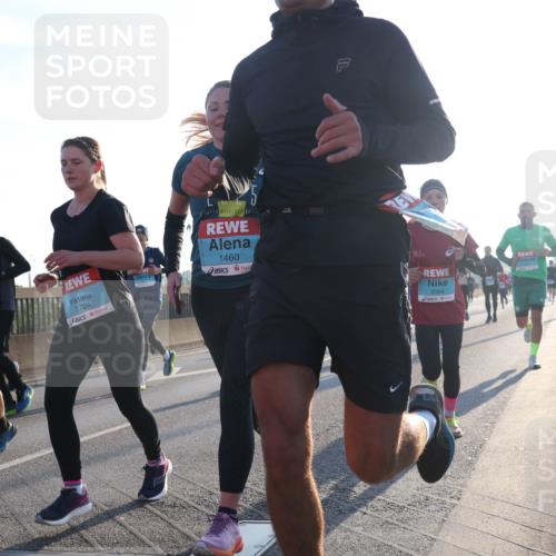 03.10.2025 - Köhlbrandbrückenlauf Luisa Fischer http://msf.ph/oto/8992029 03.10.2025 10:17:18 Position 3 2134, 3724, 1460, 2084 meine-sportfotos.de