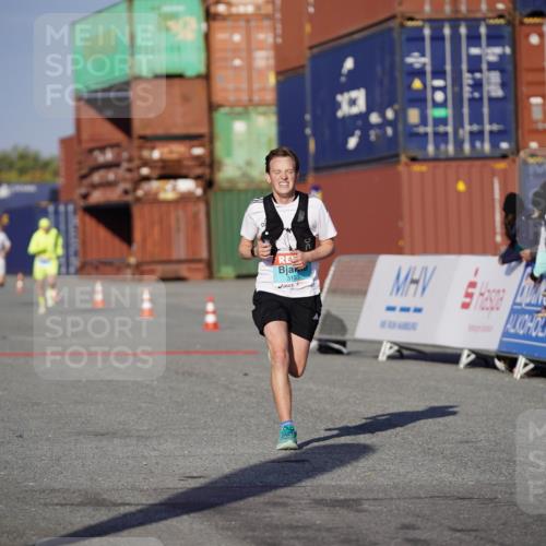 03.10.2025 - Köhlbrandbrückenlauf Michael Burmester http://msf.ph/oto/8992038 03.10.2025 09:51:00 Ziel 1007, 1017, 2701, 3153 meine-sportfotos.de