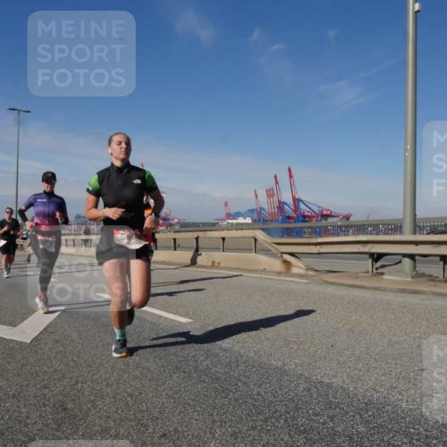 03.10.2025 - Köhlbrandbrückenlauf Matties Gatica Varas http://msf.ph/oto/8992044 03.10.2025 12:43:35 Position 2  meine-sportfotos.de