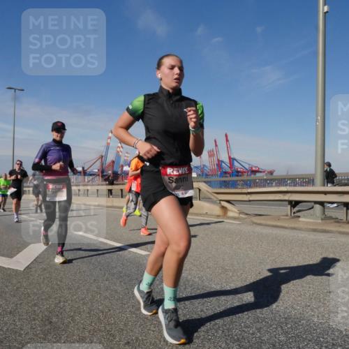 03.10.2025 - Köhlbrandbrückenlauf Matties Gatica Varas http://msf.ph/oto/8992049 03.10.2025 12:43:35 Position 2 6622, 18 meine-sportfotos.de