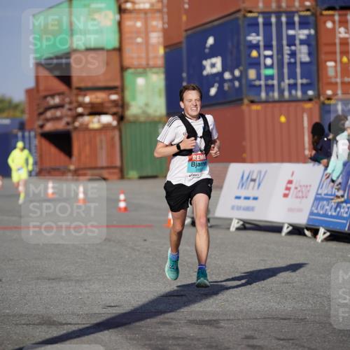 03.10.2025 - Köhlbrandbrückenlauf Michael Burmester http://msf.ph/oto/8992052 03.10.2025 09:51:00 Ziel 1007, 1017, 2701, 3153 meine-sportfotos.de