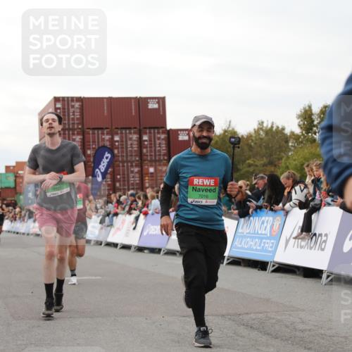 03.10.2025 - Köhlbrandbrückenlauf Yannick Fuchs http://msf.ph/oto/8992054 03.10.2025 16:03:14 Ziel 7016, 7098, 7231, 7721, 7873, 9305, 9657 meine-sportfotos.de