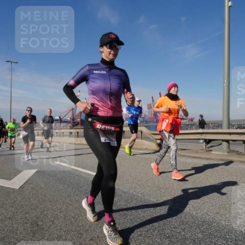 03.10.2025 - Köhlbrandbrückenlauf Matties Gatica Varas http://msf.ph/oto/8992056 03.10.2025 12:43:36 Position 2  meine-sportfotos.de