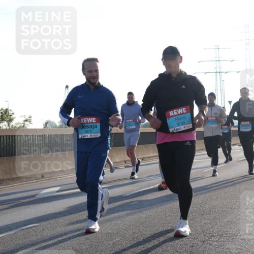 03.10.2025 - Köhlbrandbrückenlauf Luisa Fischer http://msf.ph/oto/8992057 03.10.2025 10:17:20 Position 3 3799, 14, 1675 meine-sportfotos.de