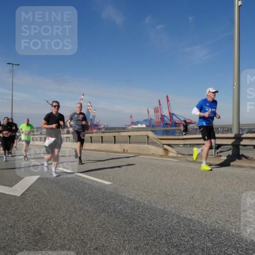 03.10.2025 - Köhlbrandbrückenlauf Matties Gatica Varas http://msf.ph/oto/8992066 03.10.2025 12:43:37 Position 2  meine-sportfotos.de