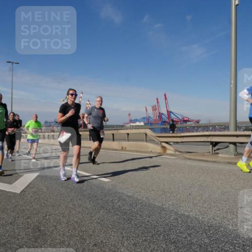 03.10.2025 - Köhlbrandbrückenlauf Matties Gatica Varas http://msf.ph/oto/8992071 03.10.2025 12:43:38 Position 2  meine-sportfotos.de