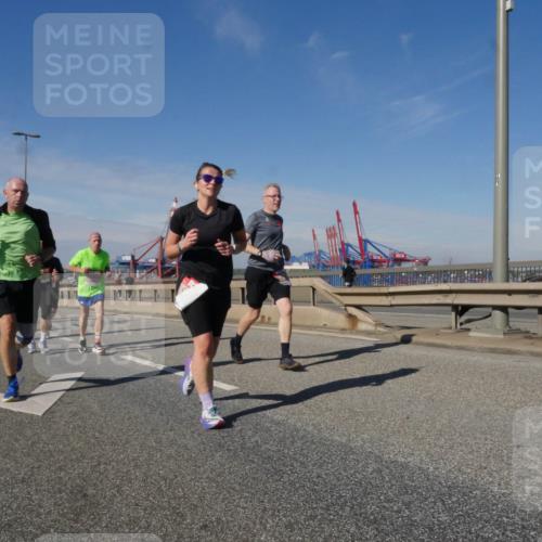 03.10.2025 - Köhlbrandbrückenlauf Matties Gatica Varas http://msf.ph/oto/8992076 03.10.2025 12:43:38 Position 2  meine-sportfotos.de