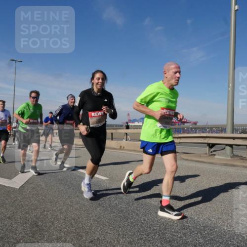 03.10.2025 - Köhlbrandbrückenlauf Matties Gatica Varas http://msf.ph/oto/8992091 03.10.2025 12:43:40 Position 2 6467 meine-sportfotos.de