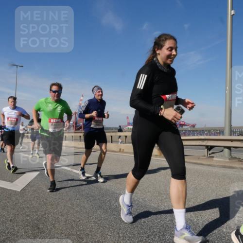 03.10.2025 - Köhlbrandbrückenlauf Matties Gatica Varas http://msf.ph/oto/8992097 03.10.2025 12:43:41 Position 2  meine-sportfotos.de