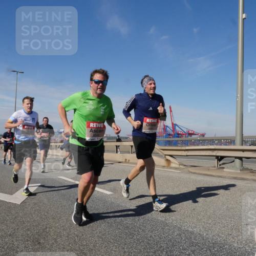 03.10.2025 - Köhlbrandbrückenlauf Matties Gatica Varas http://msf.ph/oto/8992100 03.10.2025 12:43:41 Position 2 6349 meine-sportfotos.de