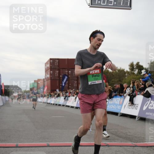 03.10.2025 - Köhlbrandbrückenlauf Yannick Fuchs http://msf.ph/oto/8992103 03.10.2025 16:03:16 Ziel 7016, 7098, 7721, 7873, 9305, 9657, 9678 meine-sportfotos.de