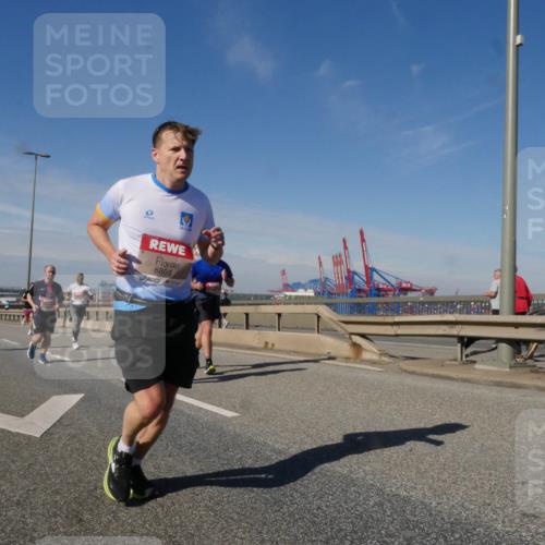 03.10.2025 - Köhlbrandbrückenlauf Matties Gatica Varas http://msf.ph/oto/8992111 03.10.2025 12:43:42 Position 2 6805 meine-sportfotos.de